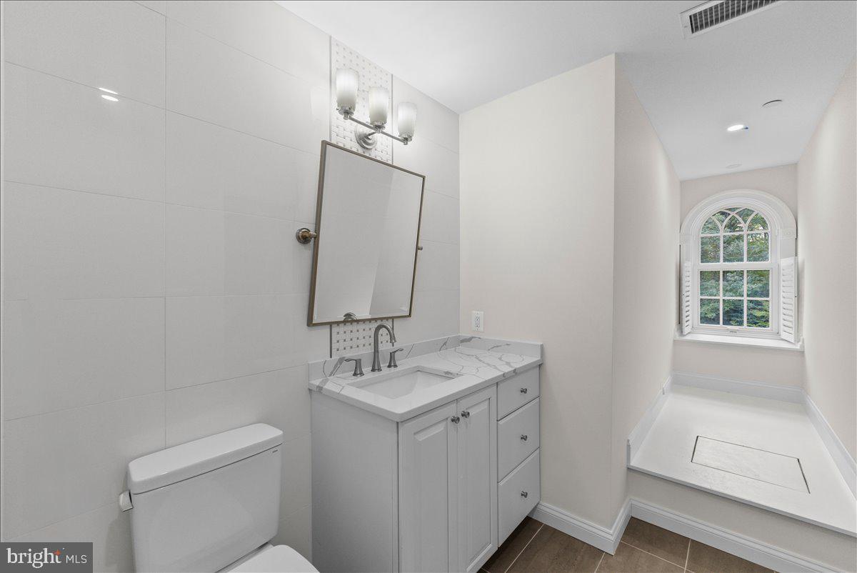 POTOMAC OUTSIDE - Residential