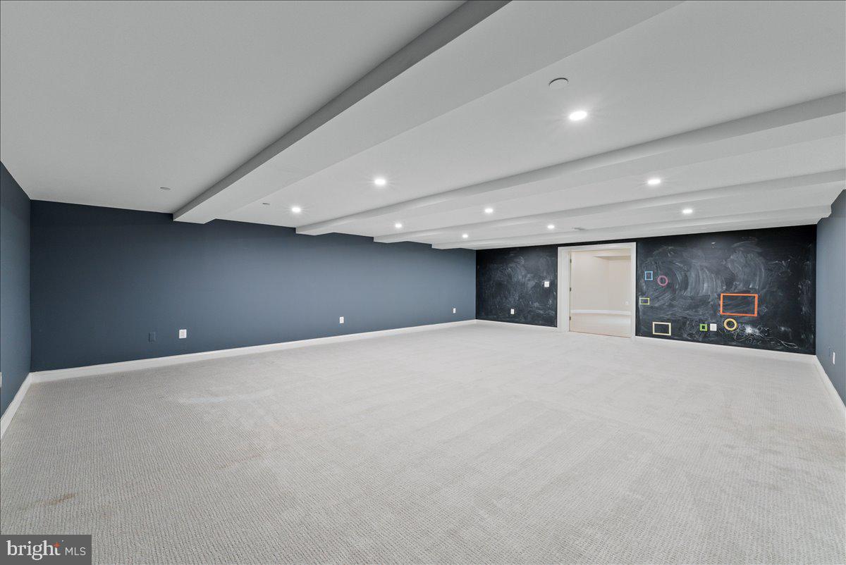POTOMAC OUTSIDE - Residential