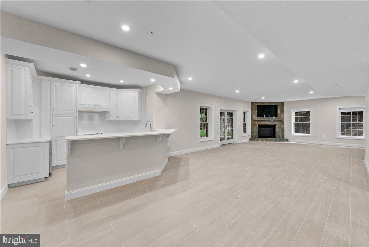 POTOMAC OUTSIDE - Residential