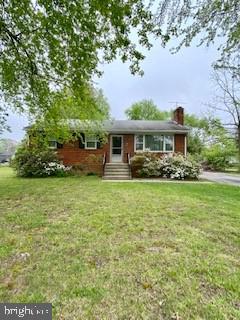 GREAT INVESTMENT PROPERTY..  NEEDS WORK, BUT HAS GOOD BONES. SITS ON A DEADEND STREET WITH MATURE TREES AND WIDE OPEN BACKYARD.


All offers due Sunday 9:00 pm. 


House is being sold as-is. Everything in home stays. Seller never lived in home.