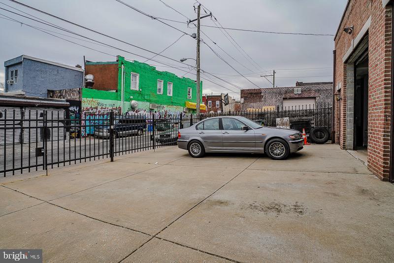 KENSINGTON - Commercial Sale