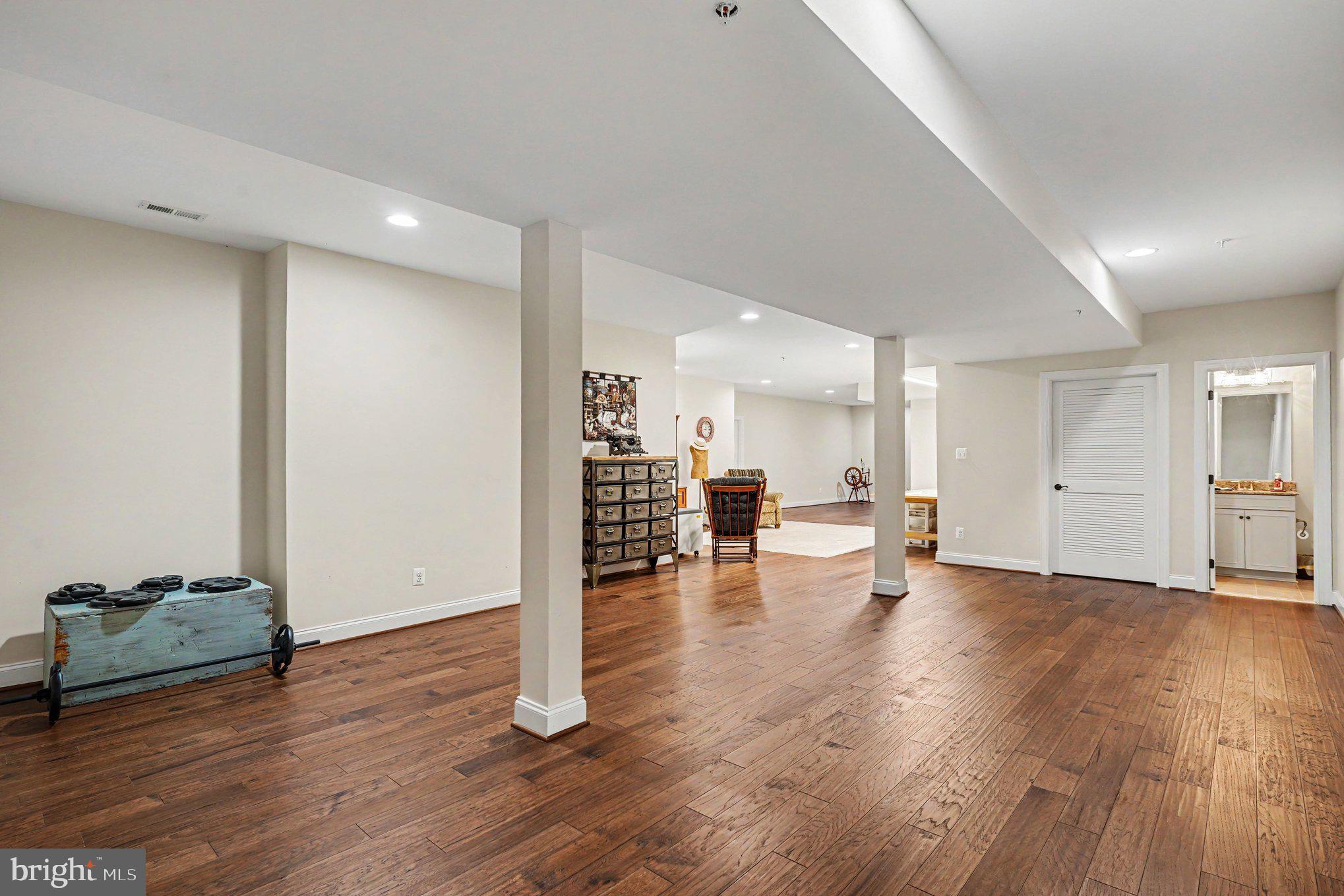 AINSLEY FOREST - Residential