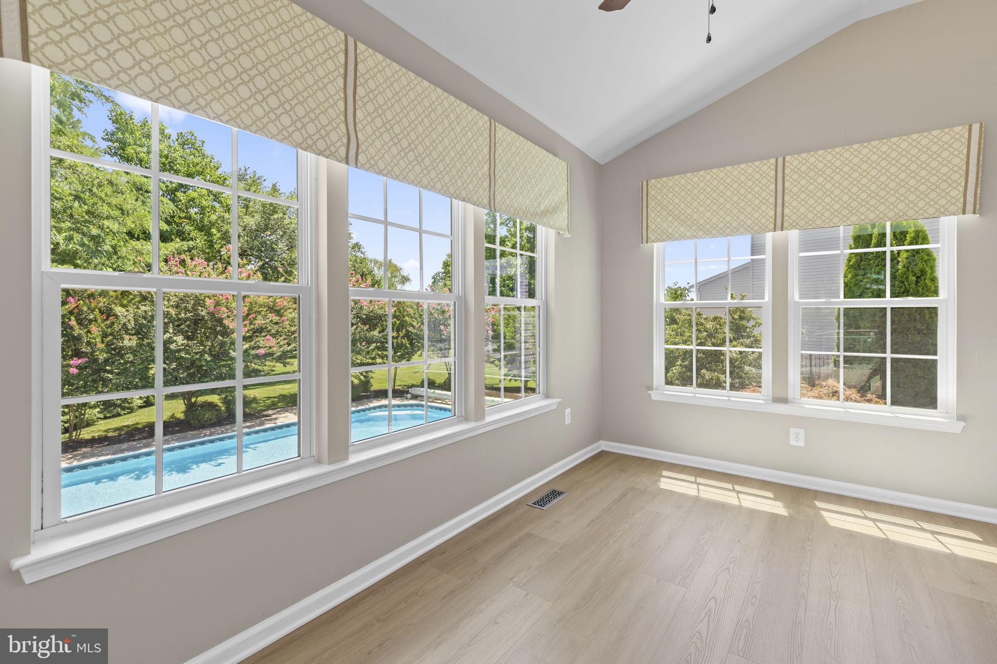 ABINGDON MANOR POINT - Residential