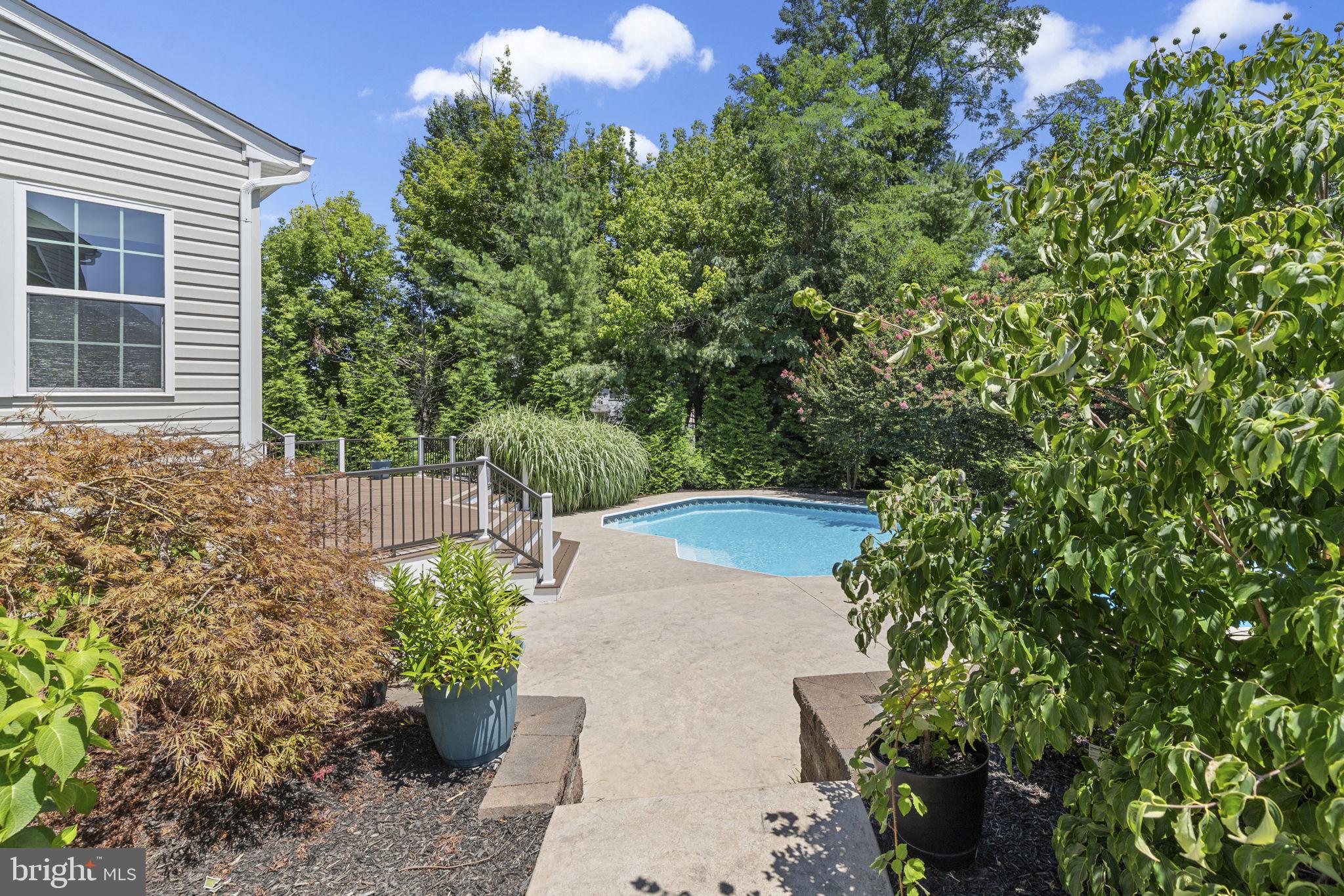 ABINGDON MANOR POINT - Residential