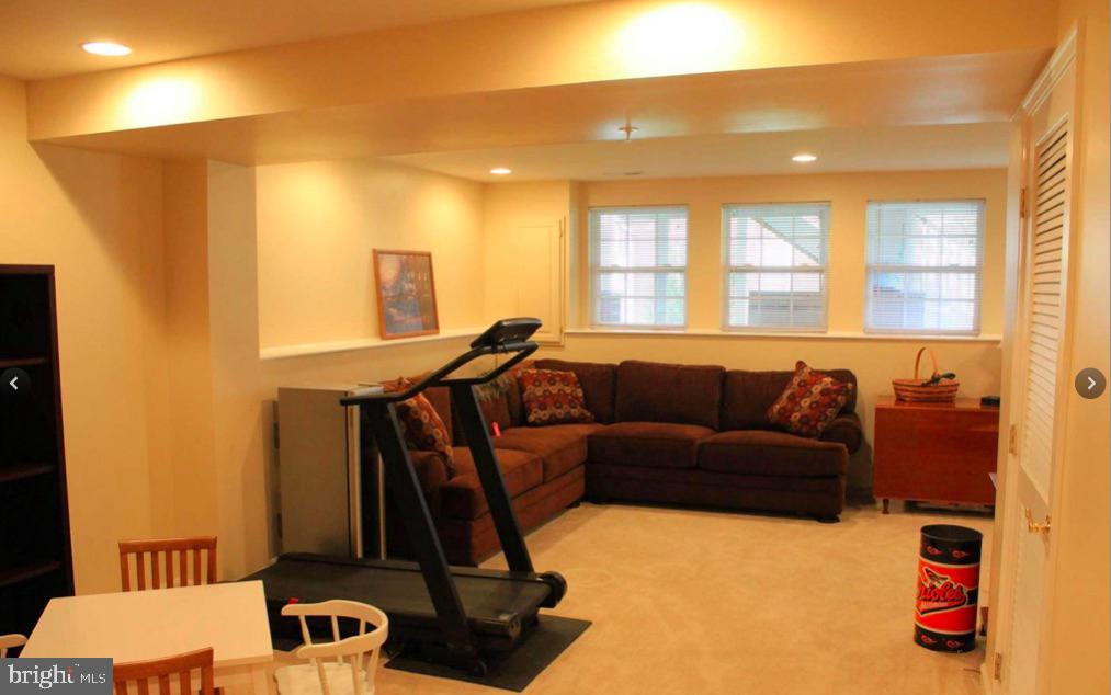 VILLAGES OF URBANA - Residential Lease