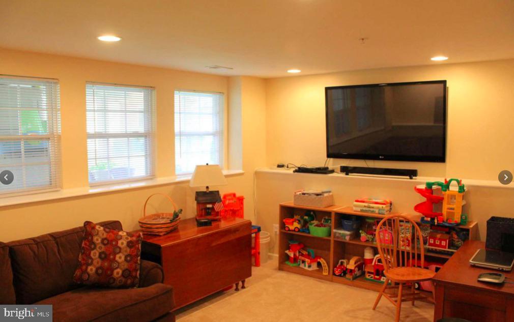 VILLAGES OF URBANA - Residential Lease