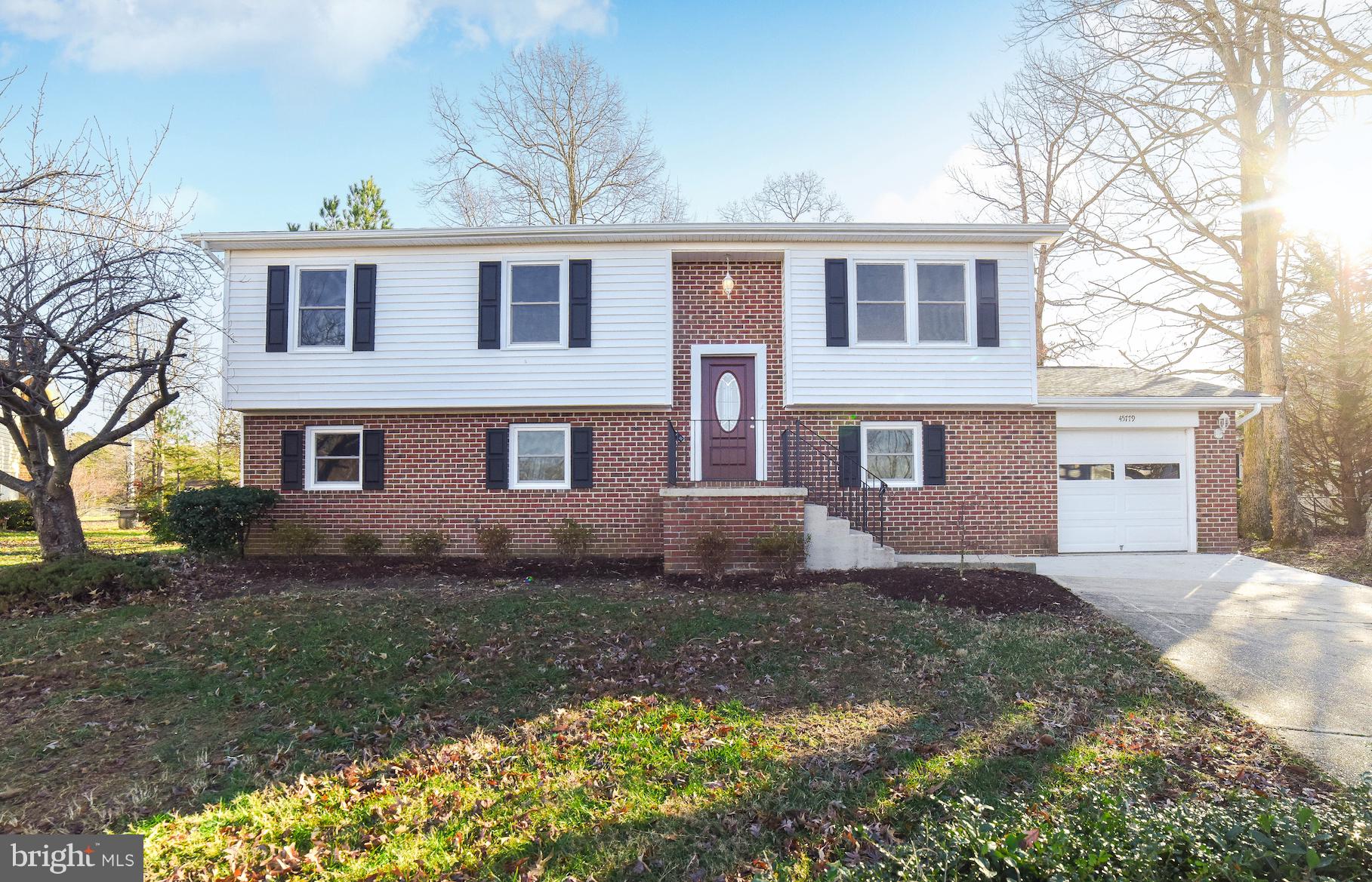 Split Foyer with 4 bedrooms, 3 Bathrooms. New flooring, New paint, New Kitchen Cabinets and New Kitchen appliances. Move in ready, Close to Pax River Naval Air Station.
