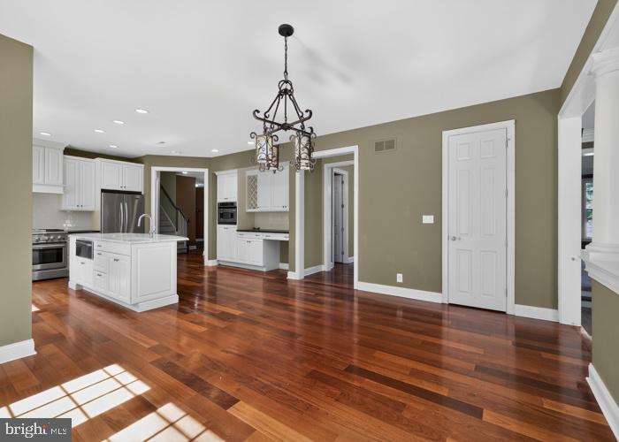 THE ENCLAVE - Residential