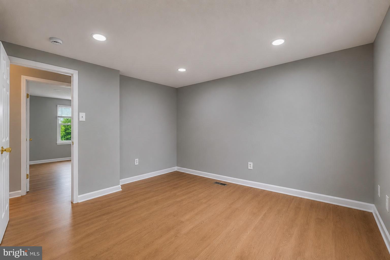 WOODBRIDGE VALLEY - Residential