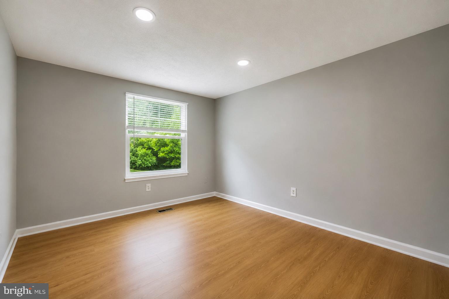 WOODBRIDGE VALLEY - Residential