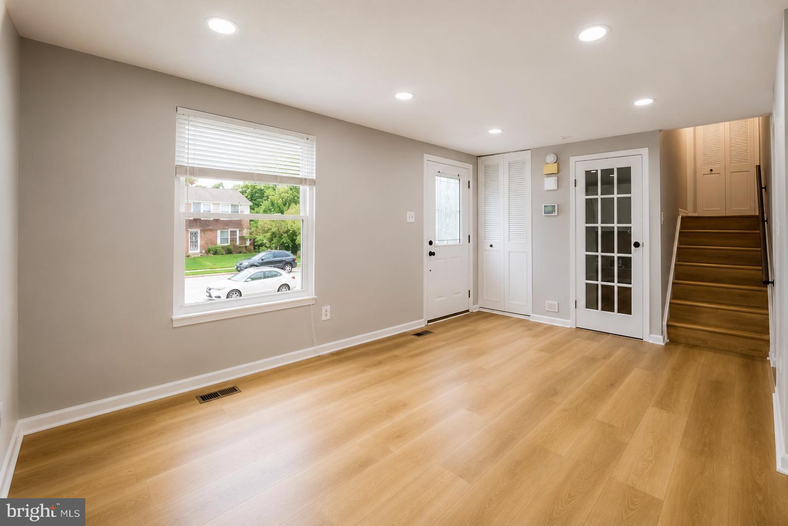 WOODBRIDGE VALLEY - Residential