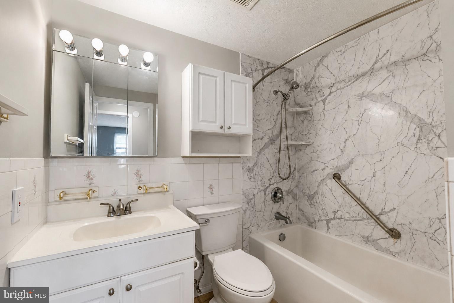 WOODBRIDGE VALLEY - Residential