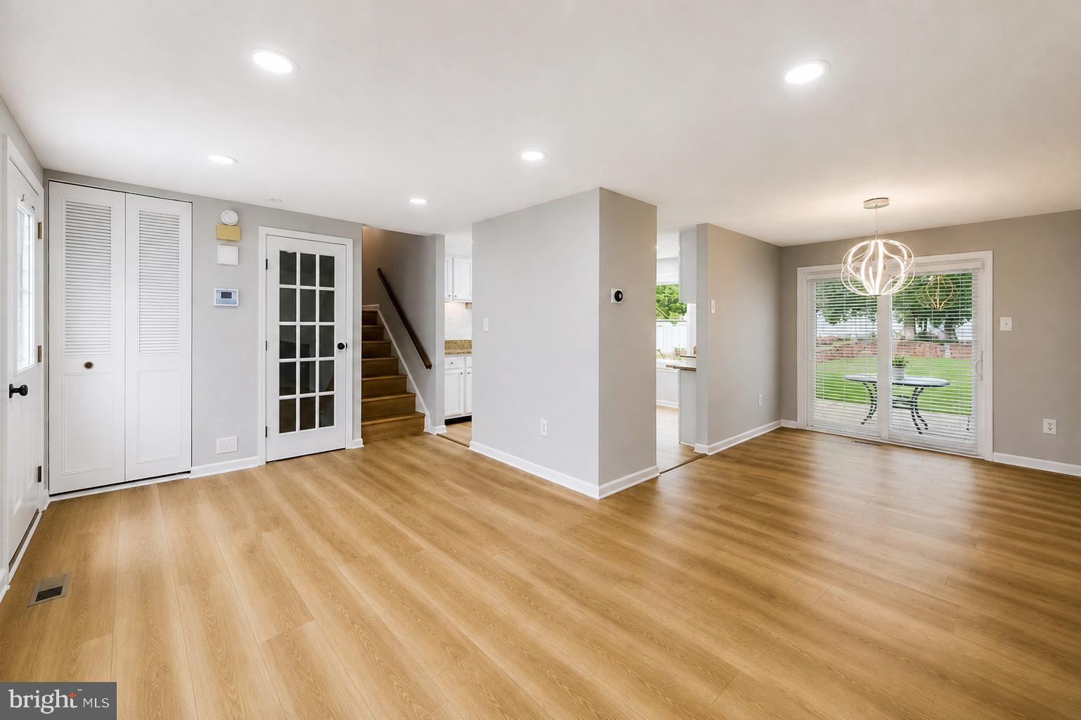 WOODBRIDGE VALLEY - Residential