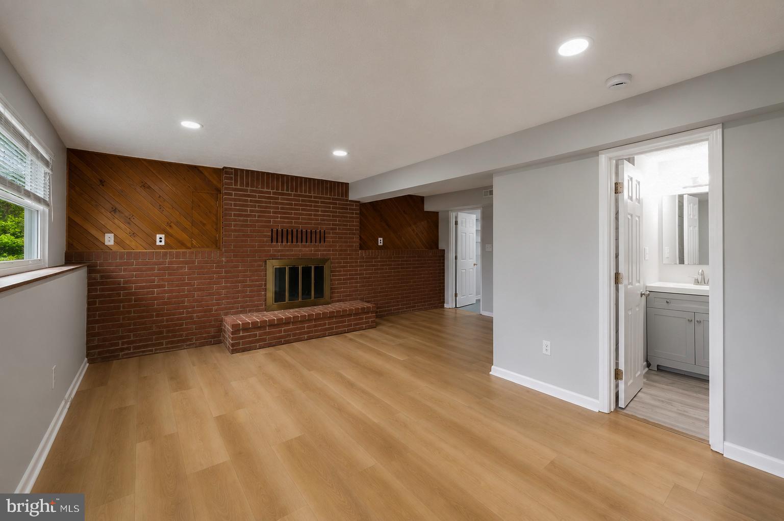 WOODBRIDGE VALLEY - Residential