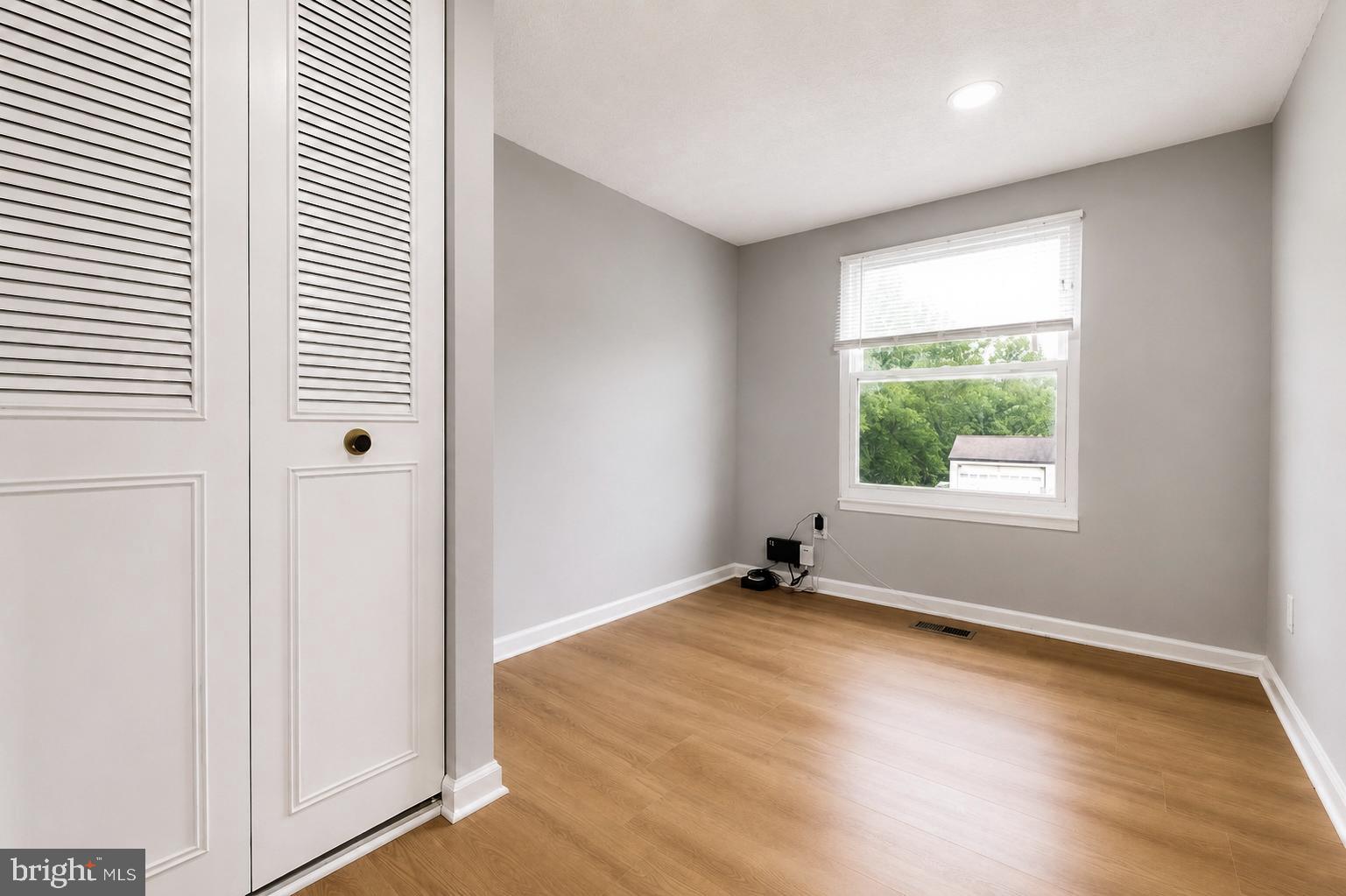 WOODBRIDGE VALLEY - Residential