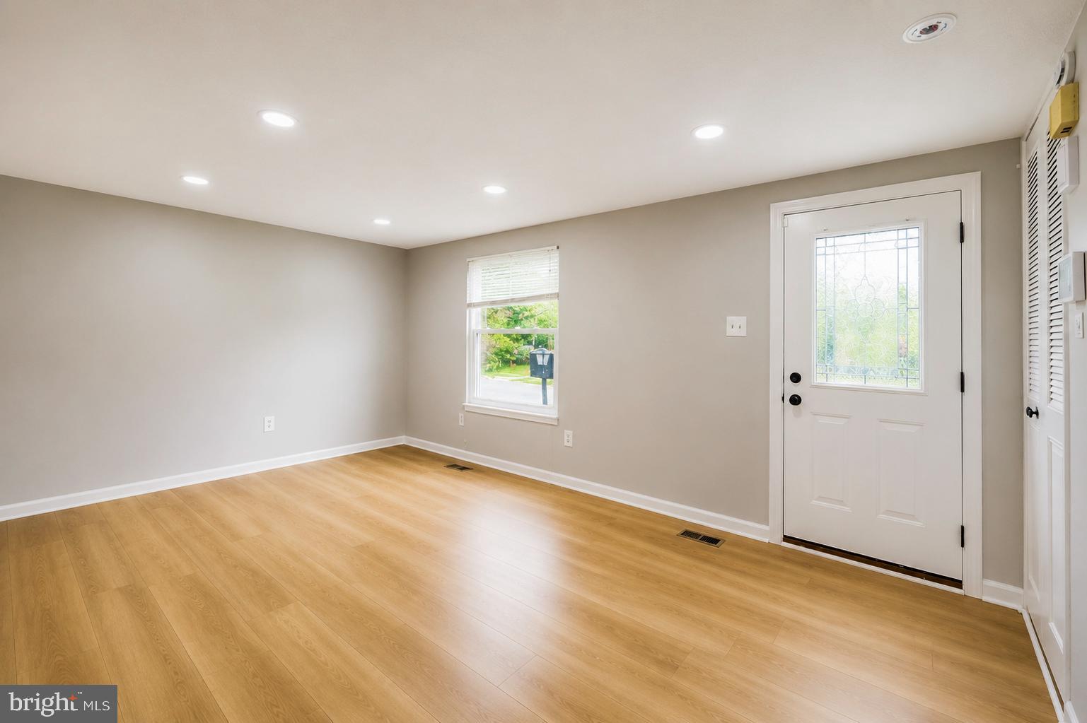 WOODBRIDGE VALLEY - Residential