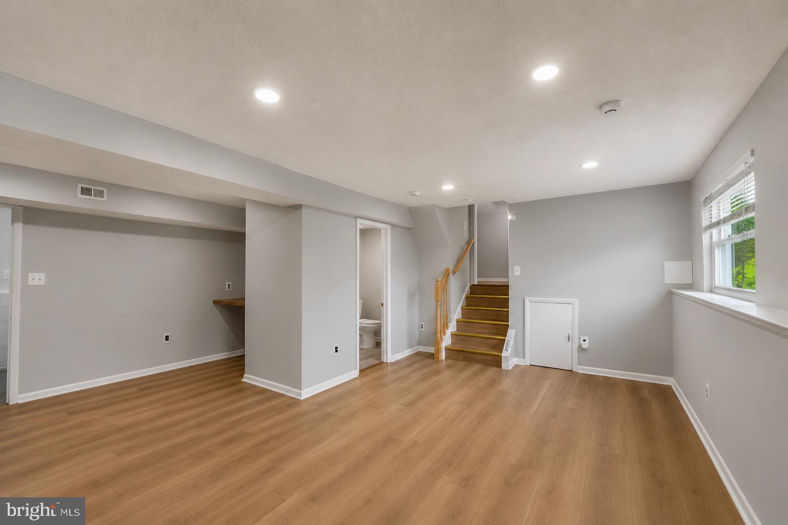 WOODBRIDGE VALLEY - Residential