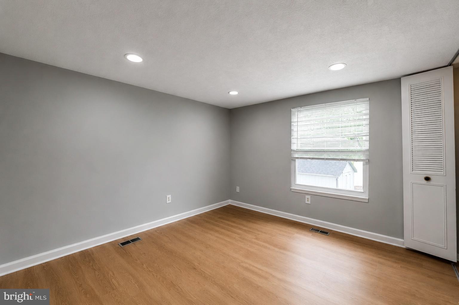 WOODBRIDGE VALLEY - Residential