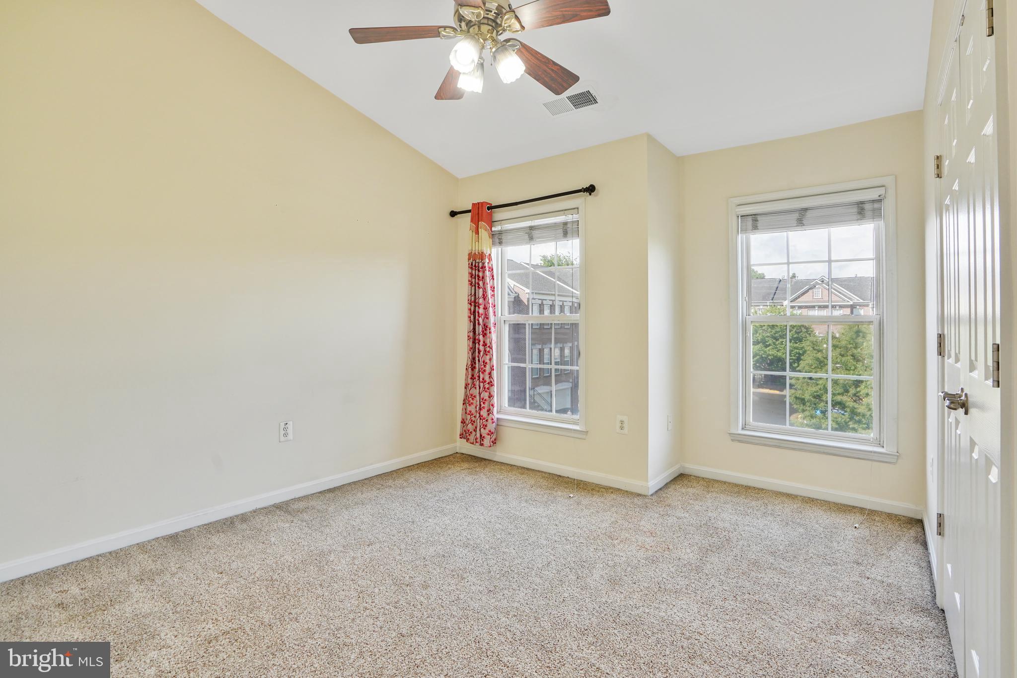 GREAT OAK - Residential Lease