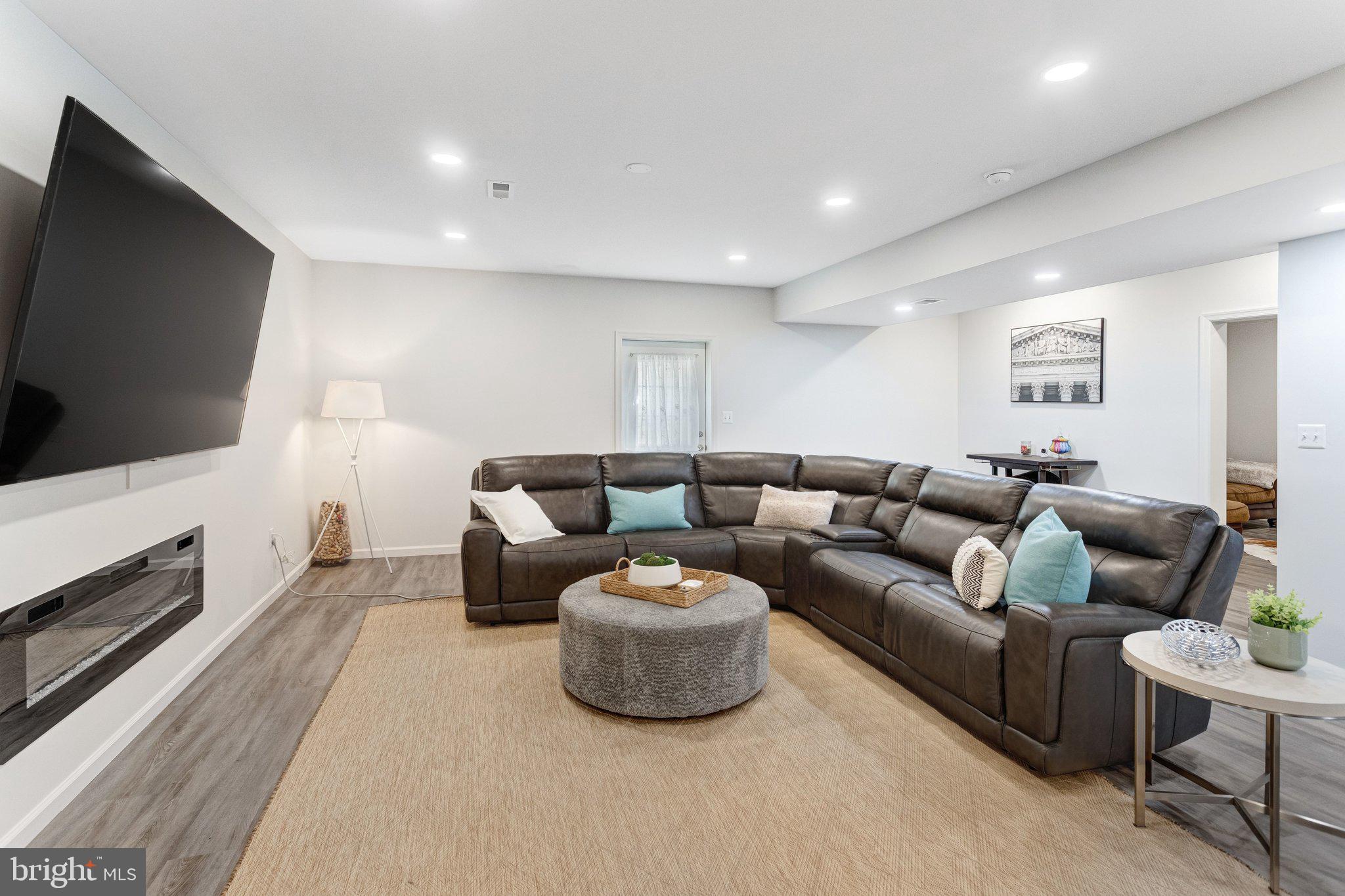LAUREL HILLS CROSSING - Residential