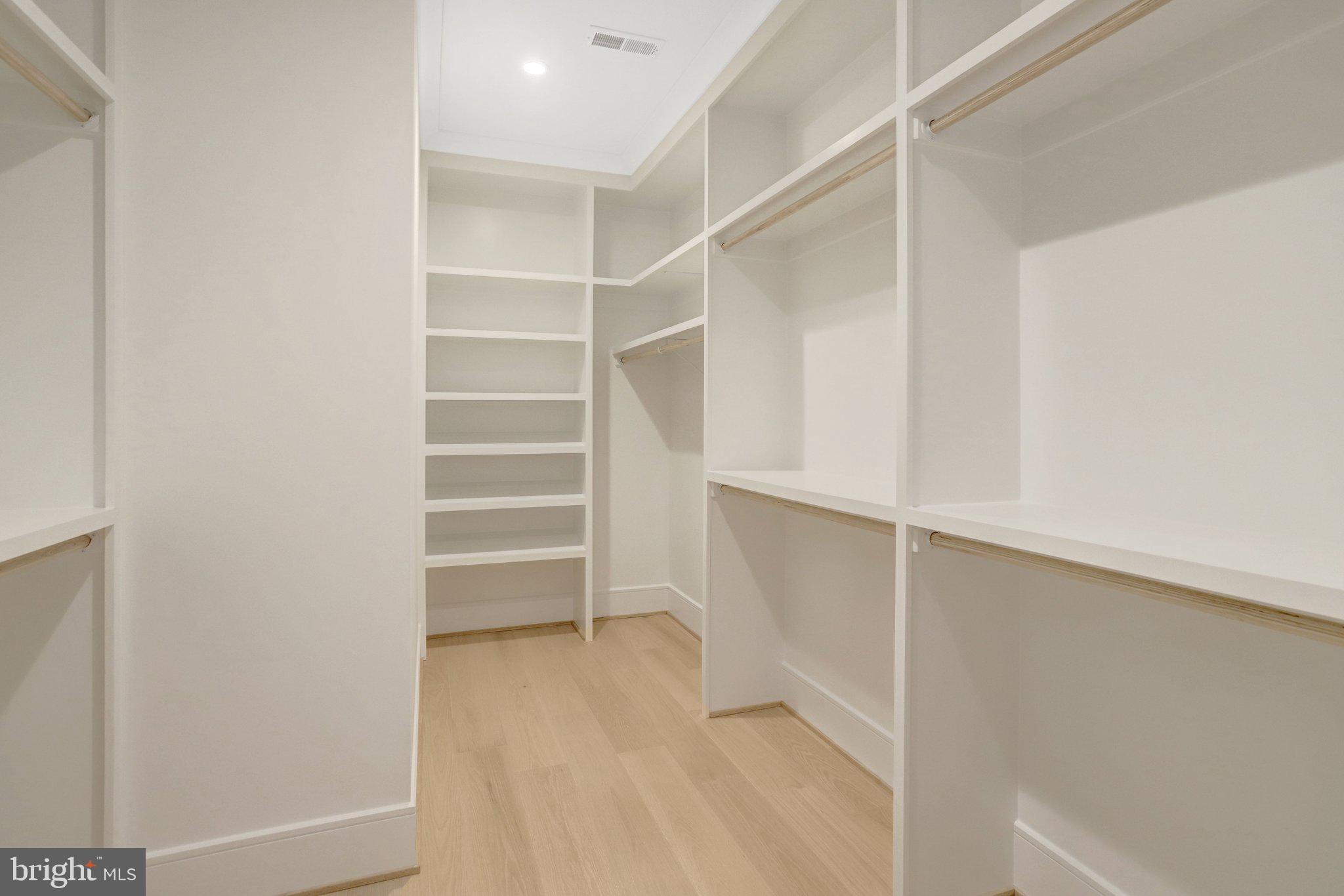 LEEWAY OVERLEE - Residential