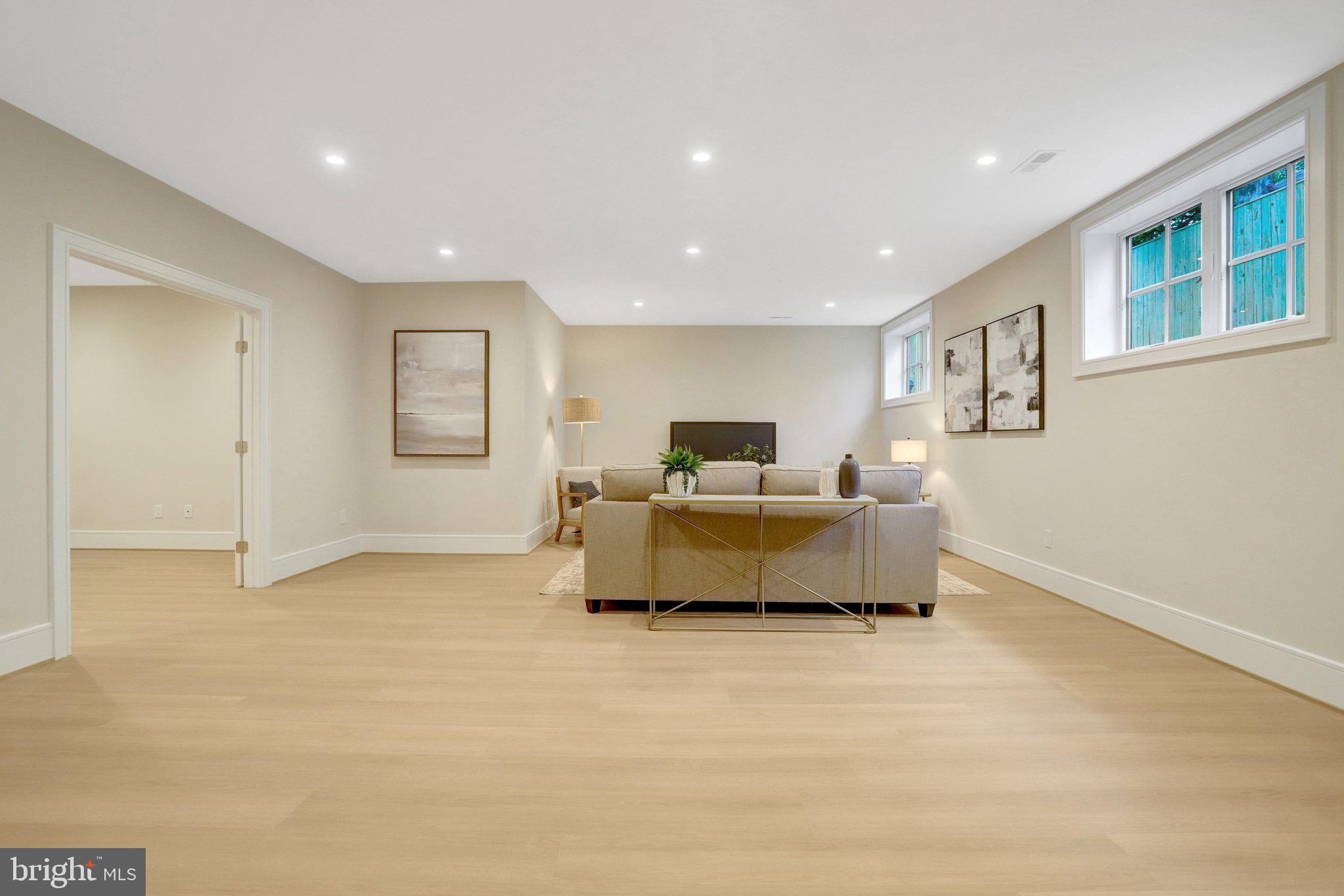 LEEWAY OVERLEE - Residential