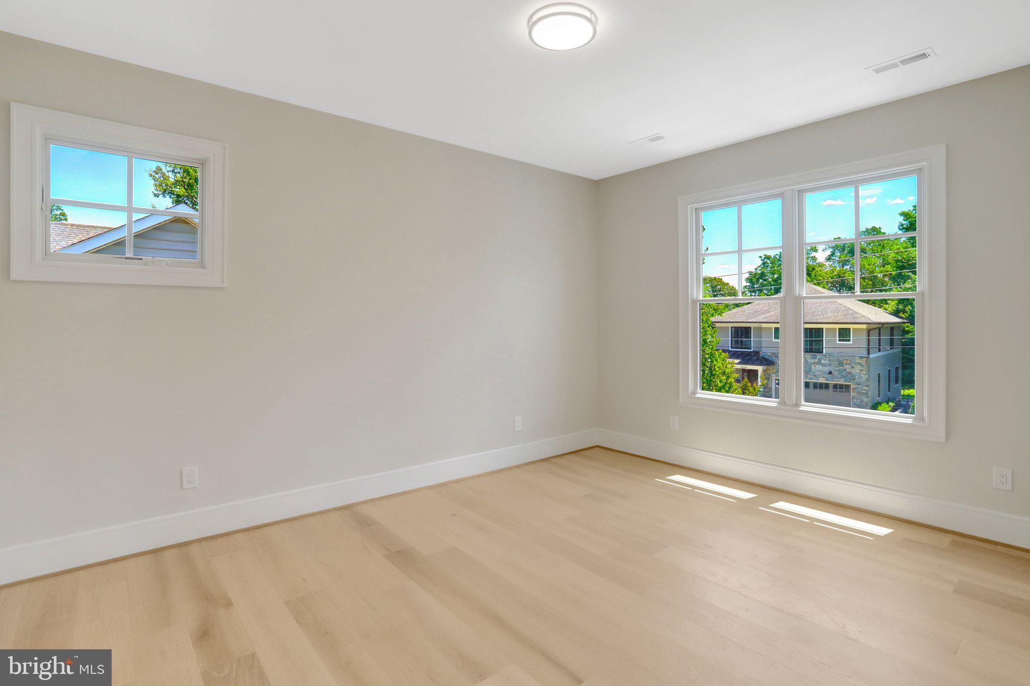 LEEWAY OVERLEE - Residential