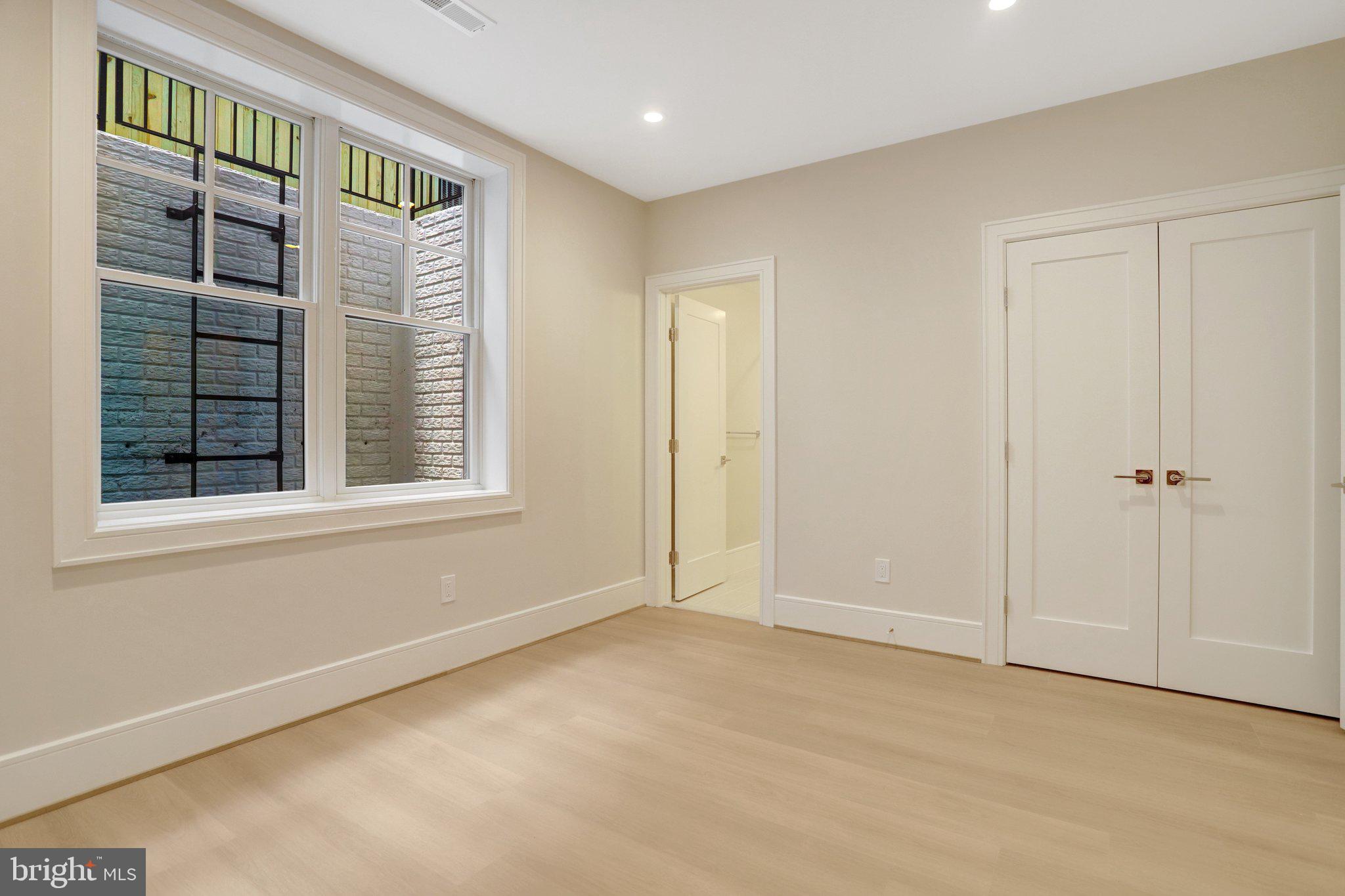 LEEWAY OVERLEE - Residential
