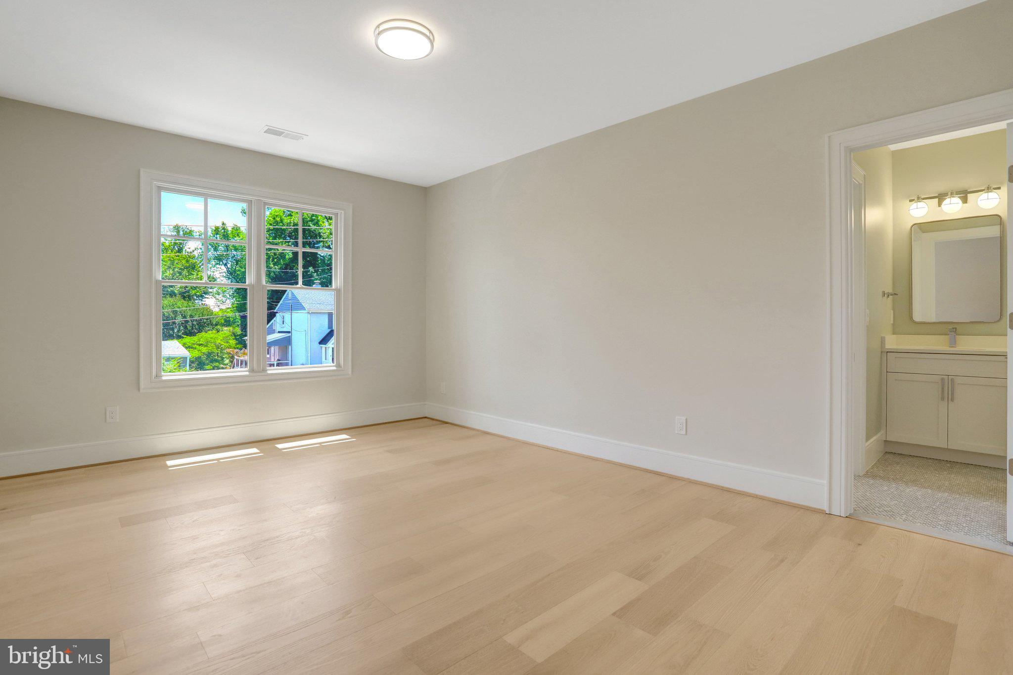 LEEWAY OVERLEE - Residential
