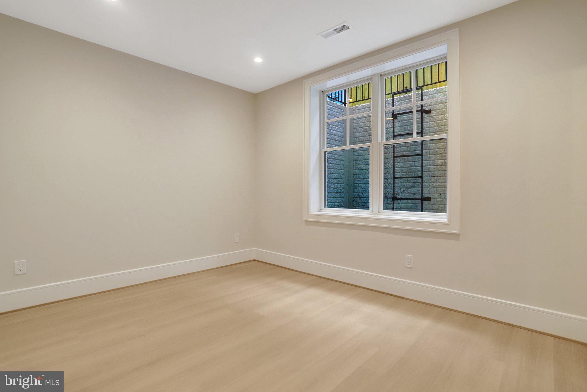 LEEWAY OVERLEE - Residential