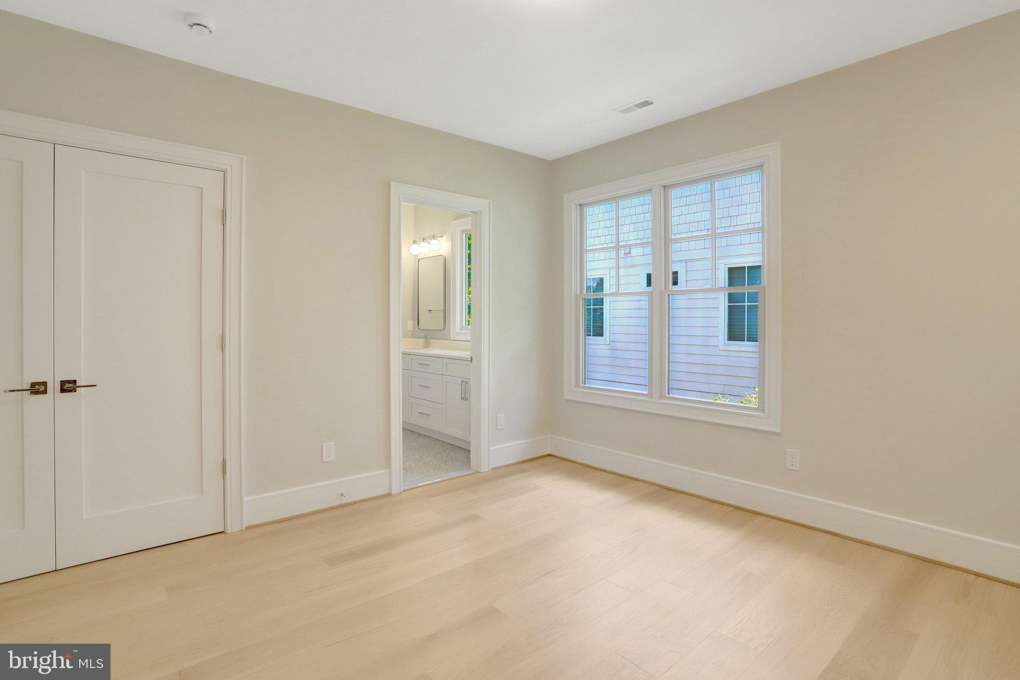 LEEWAY OVERLEE - Residential