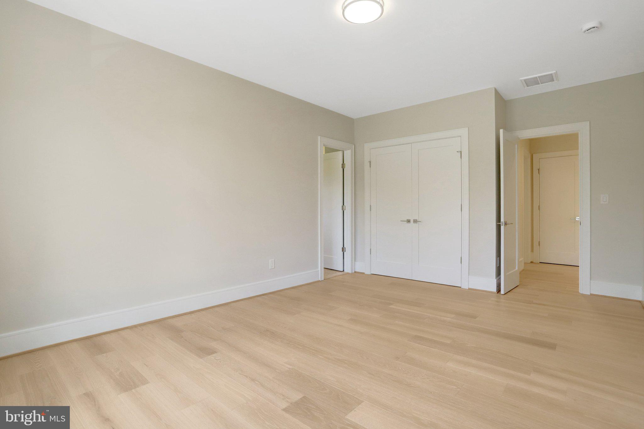 LEEWAY OVERLEE - Residential