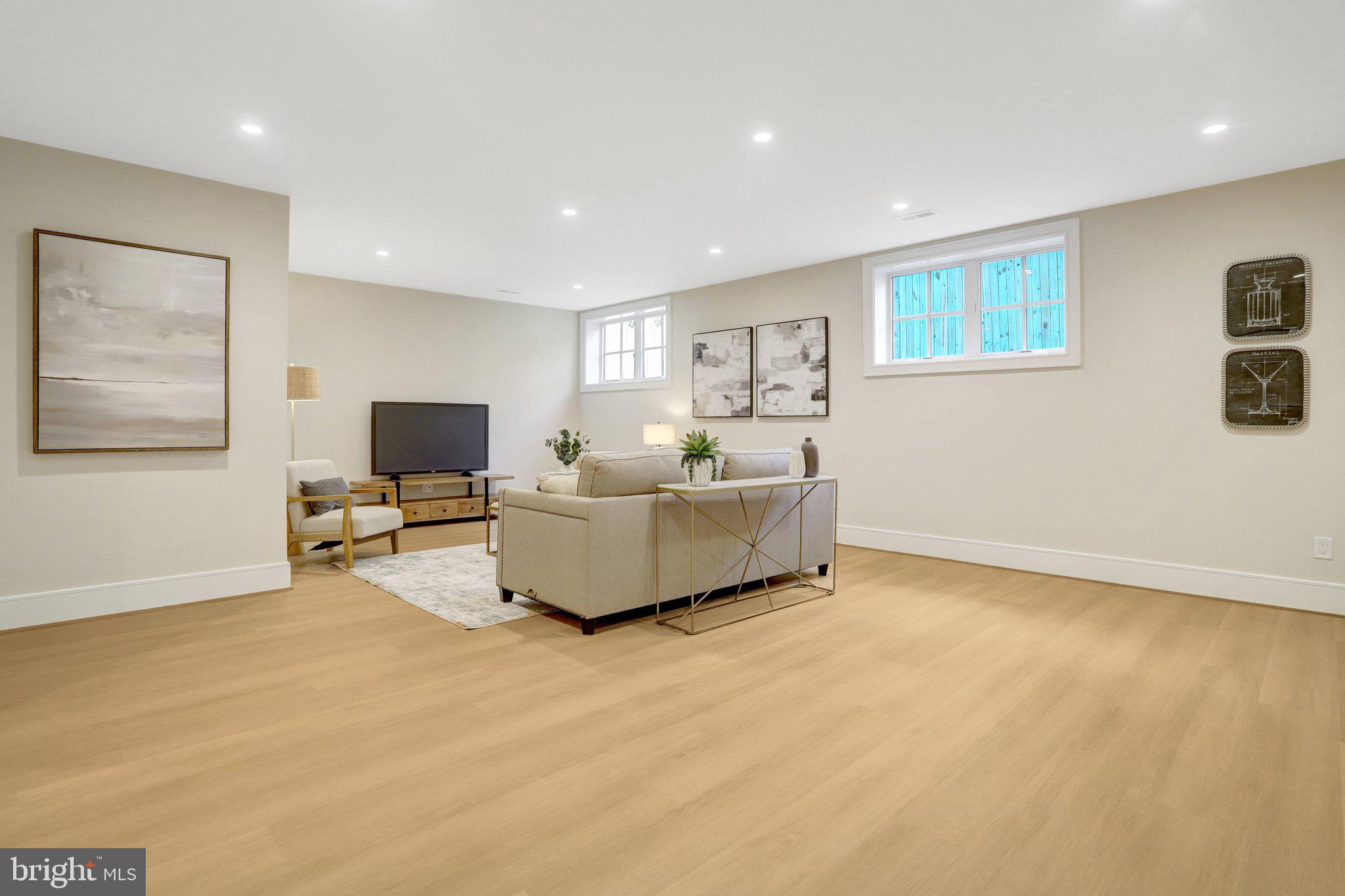 LEEWAY OVERLEE - Residential