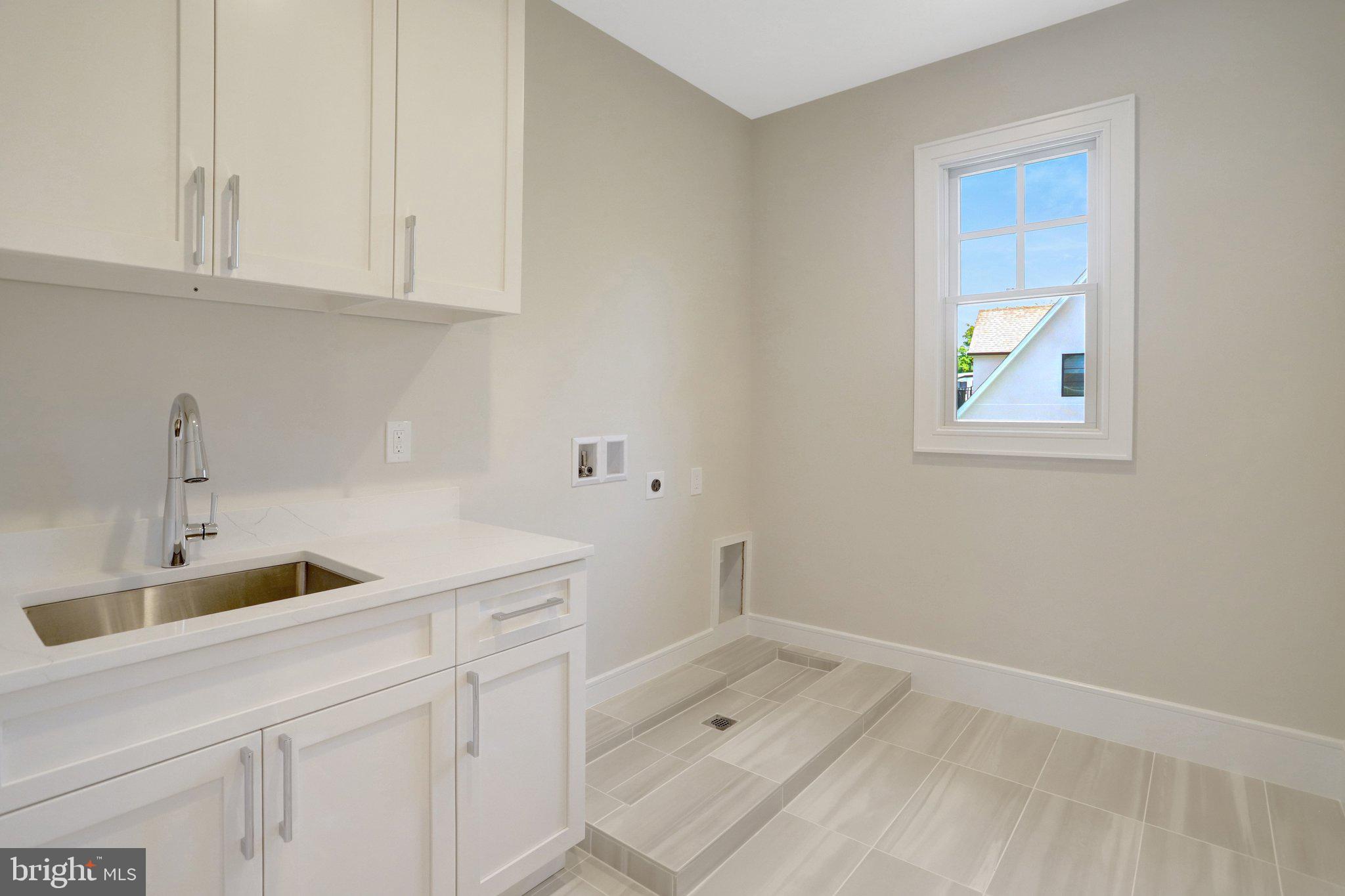 LEEWAY OVERLEE - Residential