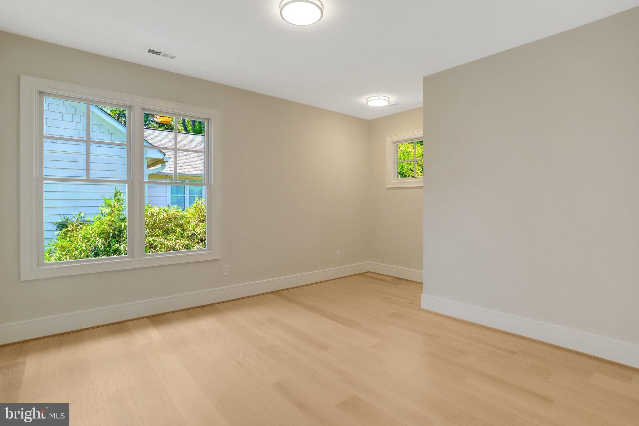 LEEWAY OVERLEE - Residential