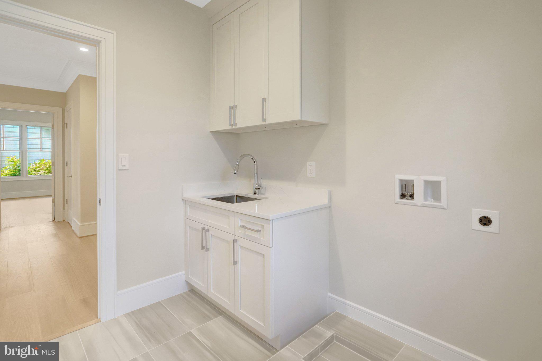LEEWAY OVERLEE - Residential