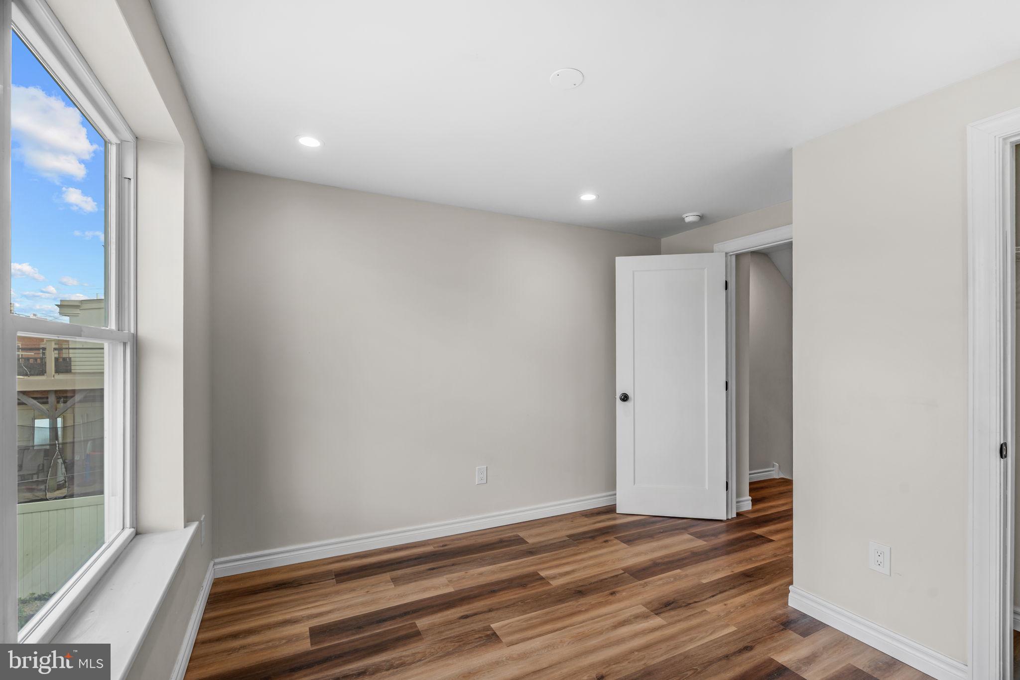 BRIDESBURG - Residential