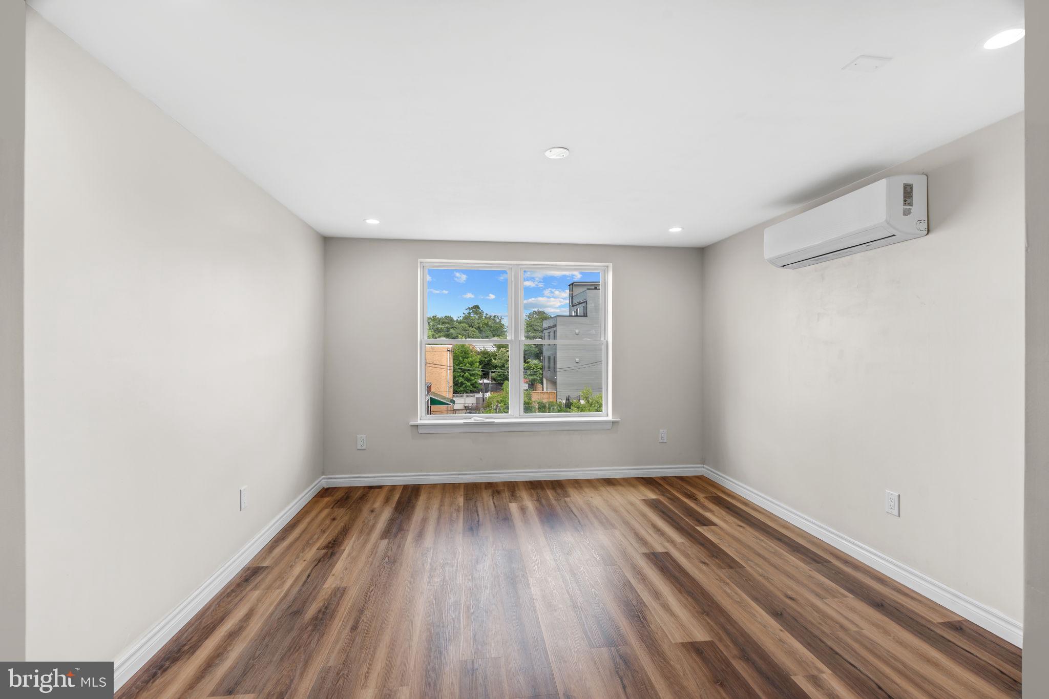 BRIDESBURG - Residential