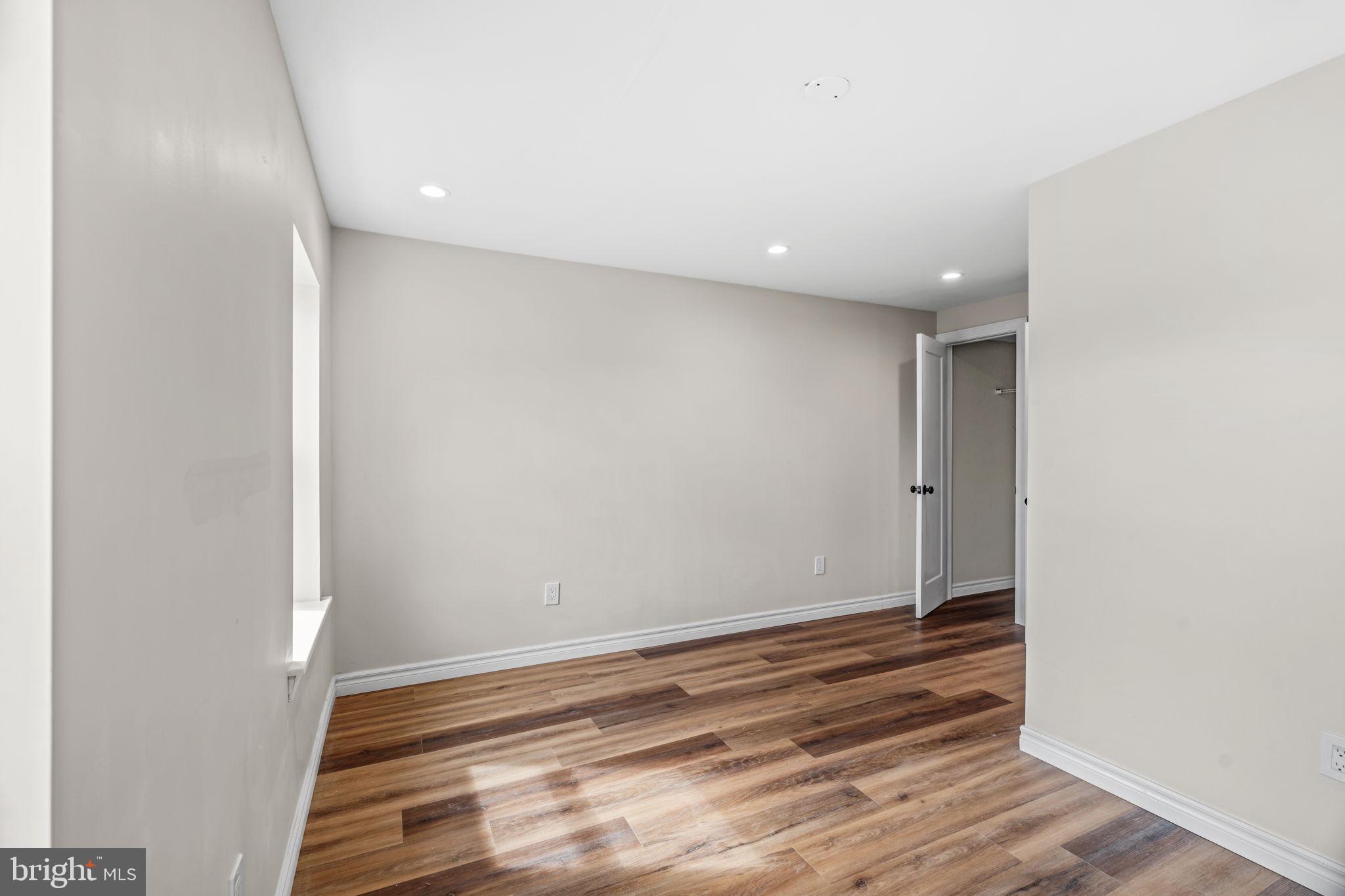 BRIDESBURG - Residential