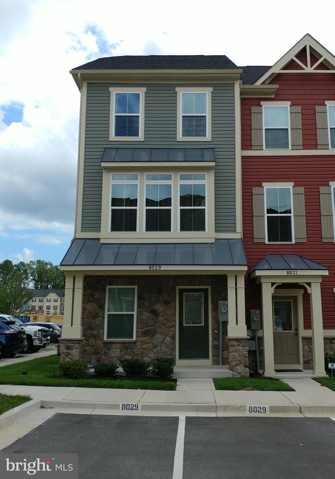 3 LEVEL END OF GROUP TOWNHOME IN SOUGHT AFTER CREEKSIDE VILLAGE**POPULAR FLOOR COVERINGS, GRANITE COUNTERS, STAINLESS APPLIANCES, DECK AND FENCED BACK YARD**TERRIFIC COMMUNITY AMENITIES**SHOPPING, RESTAURANTS, MAJOR COMMUTER ROADS NOT FAR AWAY**BASEMENT DEN COULD BE CONVERTED TO 3RD BEDROOM**DON'T MISS YOUR CHANCE AT THIS FANTASTIC OPPORTUNITY, SEE IT TODAY