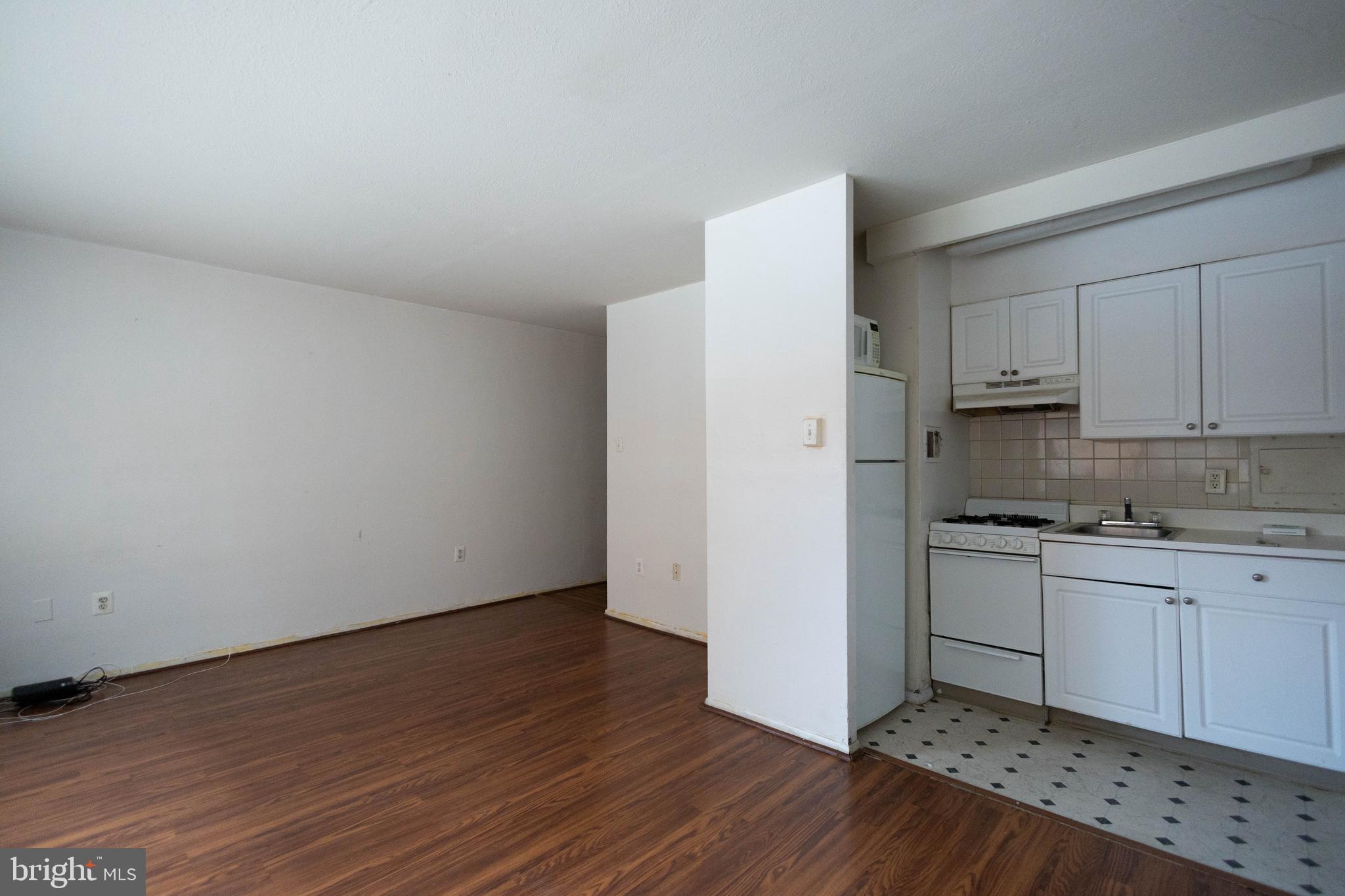 LOGAN SQUARE - Residential Lease