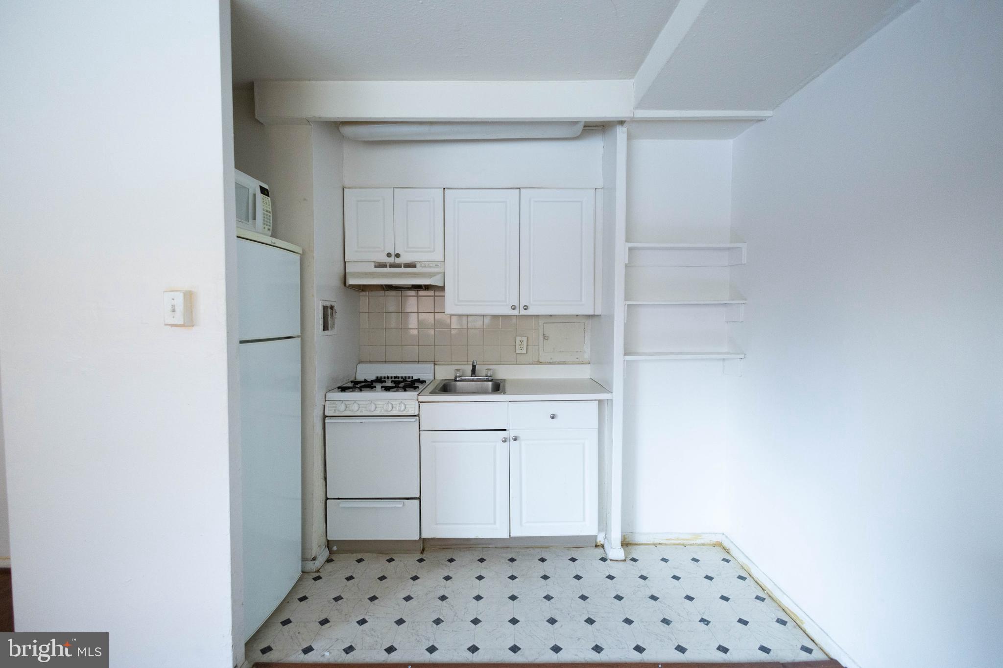 LOGAN SQUARE - Residential Lease