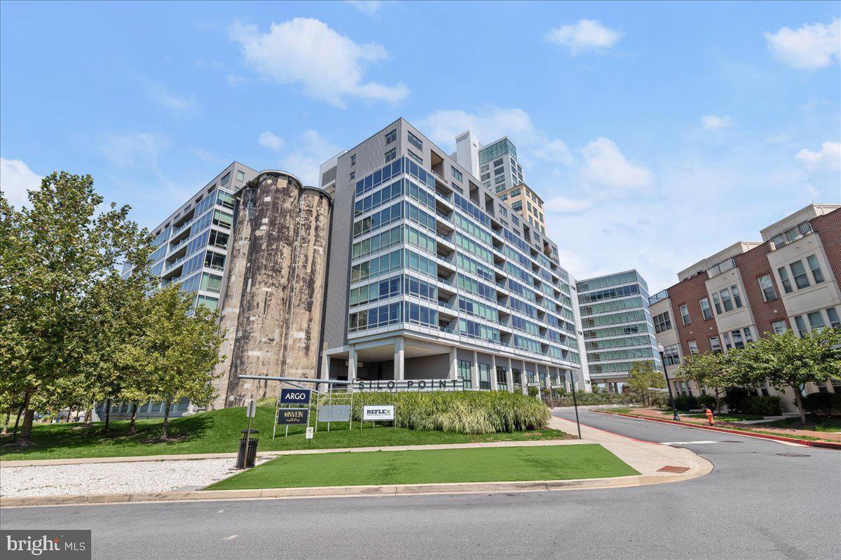 LOCUST POINT - Residential