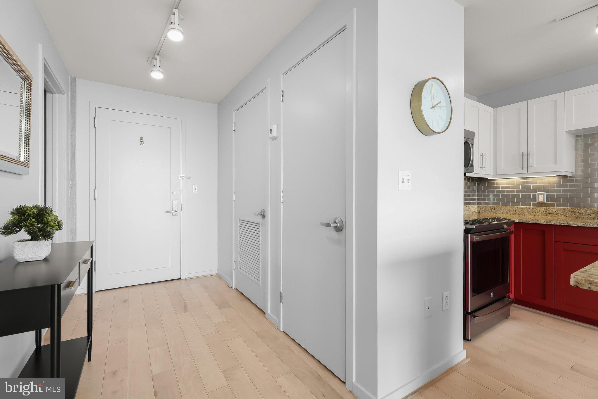 LOCUST POINT - Residential