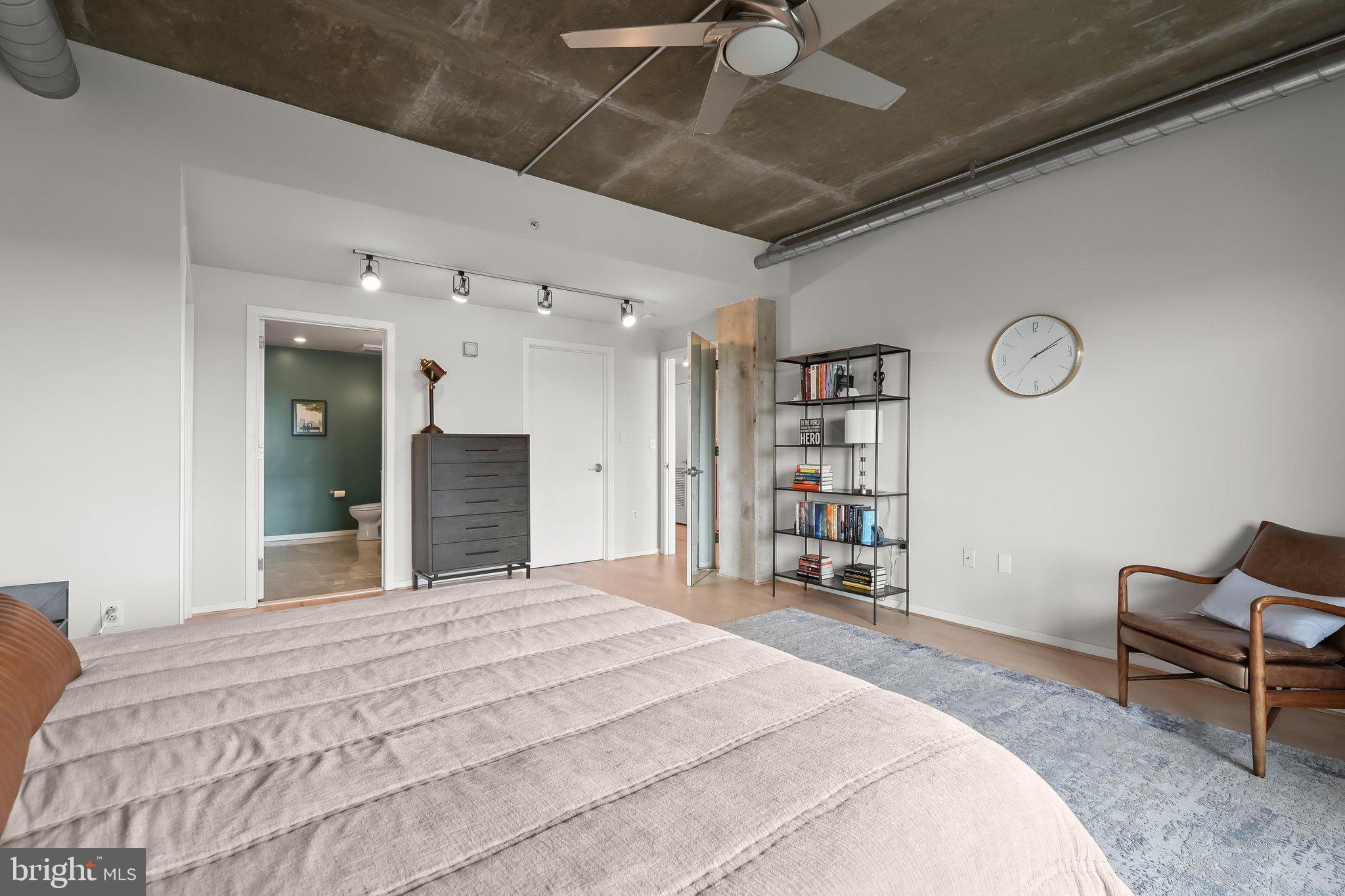 LOCUST POINT - Residential