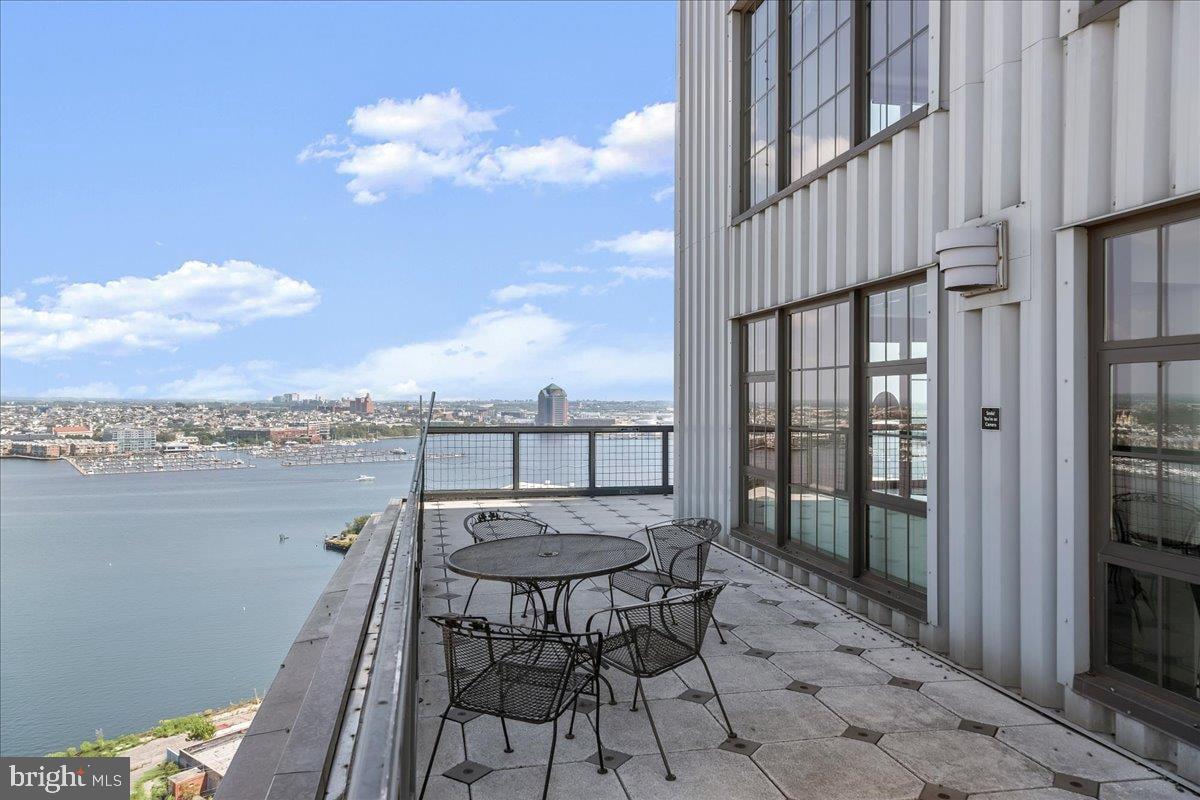 LOCUST POINT - Residential