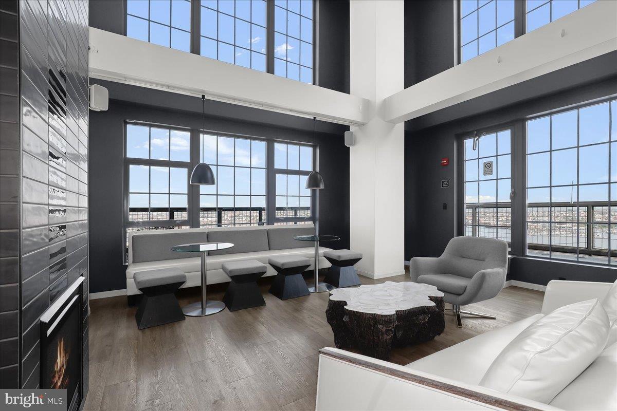 LOCUST POINT - Residential