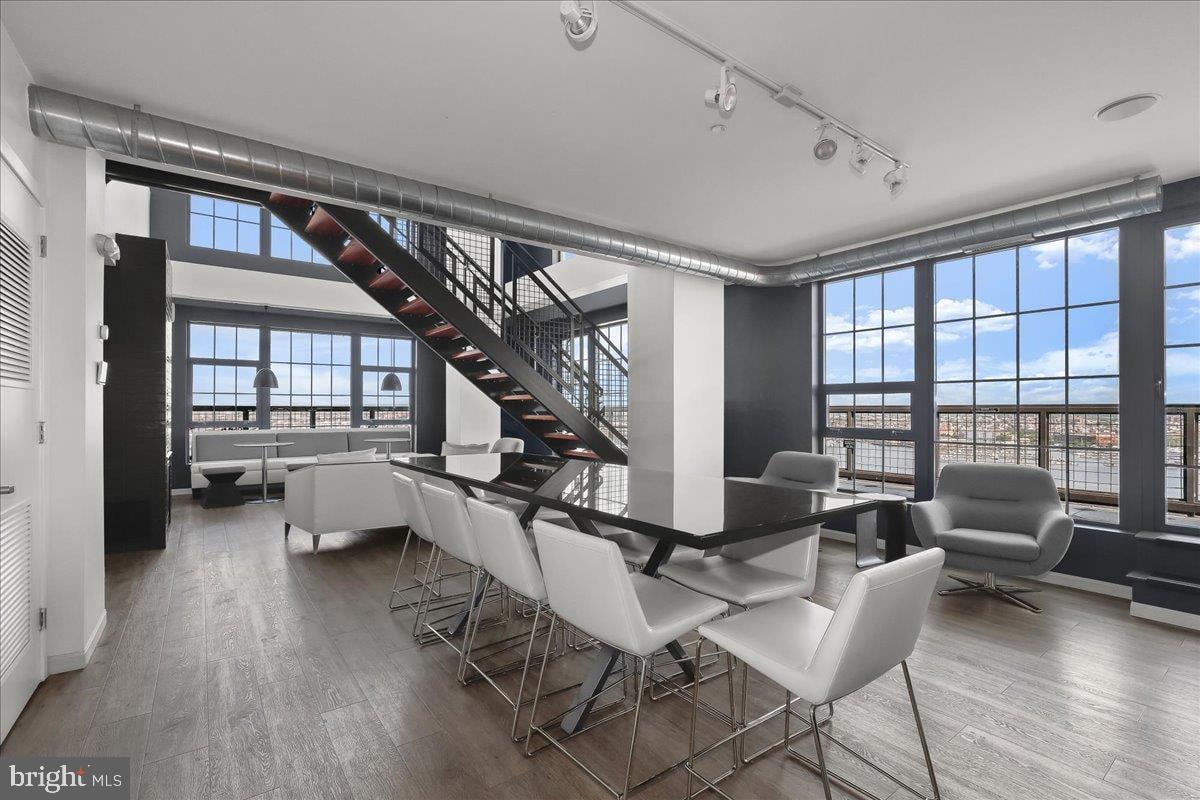 LOCUST POINT - Residential