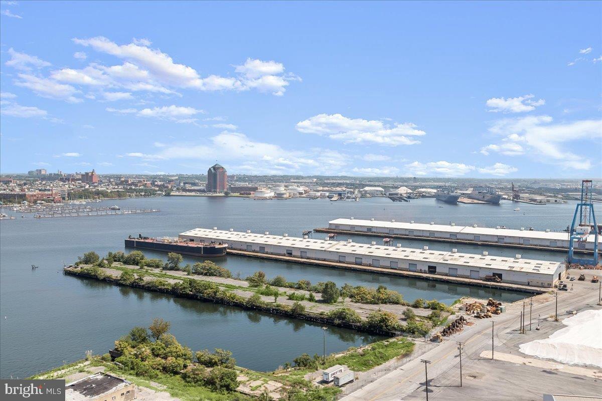 LOCUST POINT - Residential