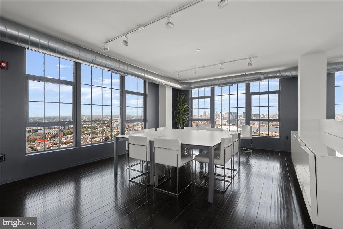 LOCUST POINT - Residential